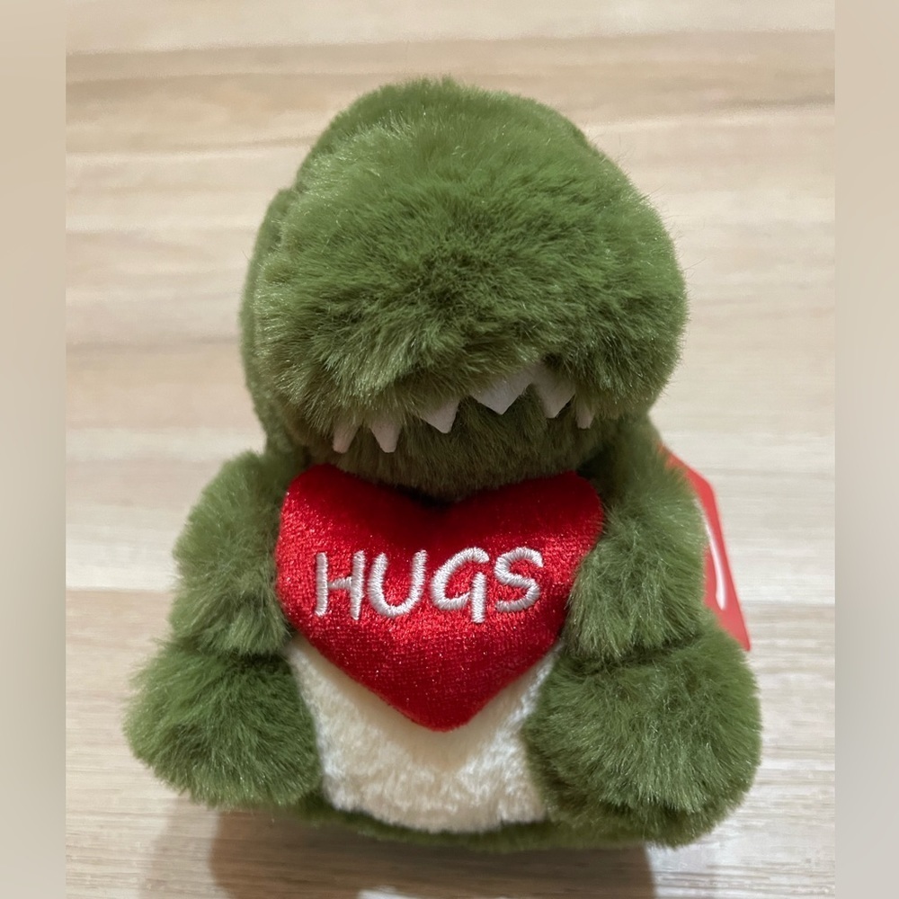 NWT- Set of 2 Cute Valentines Stuffed Raccoon & Alligator with Hearts. - Picture 6 of 9